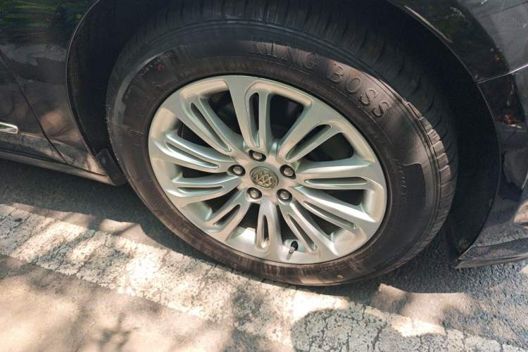 Used Buick LaCrosse 2016 20T Luxury Model Right Front Wheel Hub