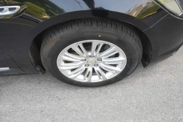 Used Buick LaCrosse 2016 20T Luxury Model Right Front Wheel Hub