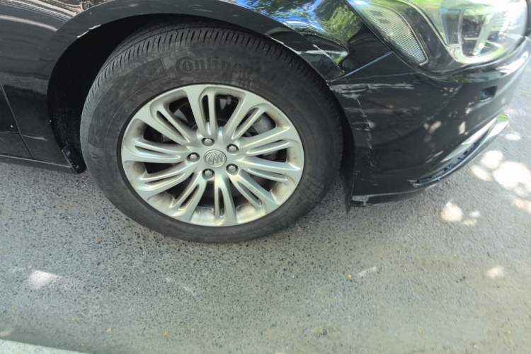 Used Buick LaCrosse 2016 20T Elite Edition Right Front Wheel Hub