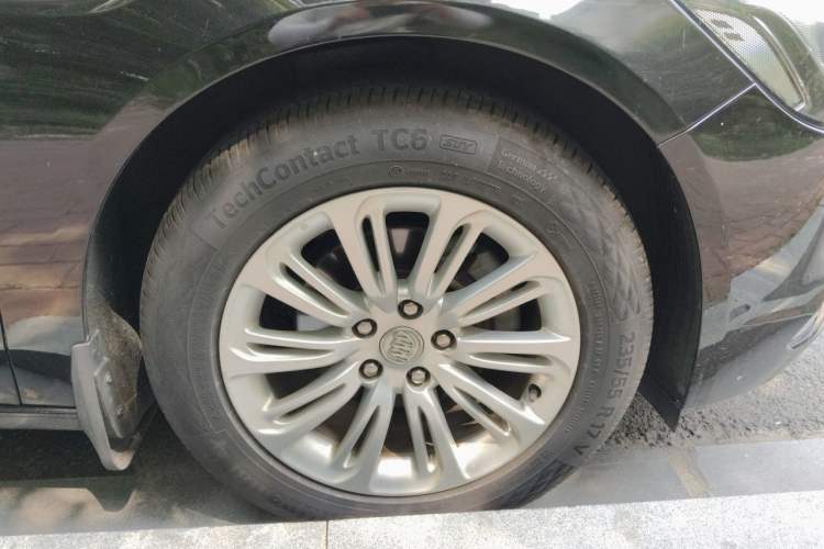 Used Buick LaCrosse 2016 20T Leading Model Right Front Wheel Hub