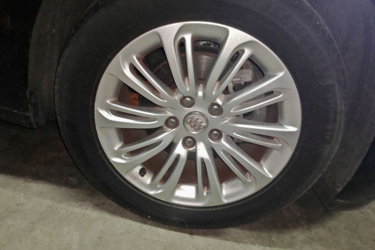Used Buick LaCrosse 2016 Revised 20T Leading Edition Right Front Wheel Hub