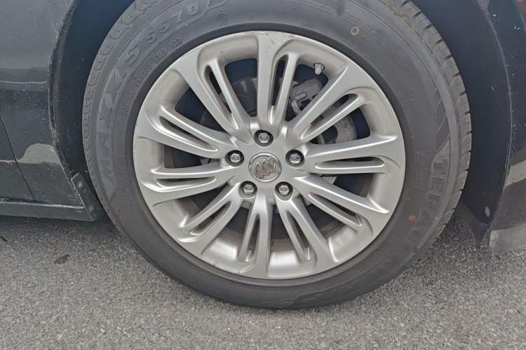 Used Buick LaCrosse 2016 20T Elite Edition Right Front Wheel Hub