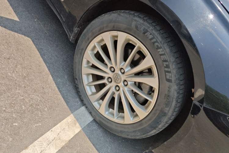 Used Buick LaCrosse 2016 28T Luxury Version Right Front Wheel Hub