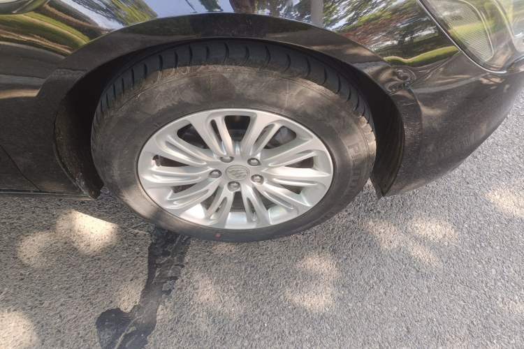 Used Buick LaCrosse 2016 20T Elite Edition Right Front Wheel Hub