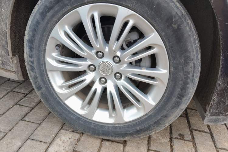 Used Buick LaCrosse 2016 Revised 20T Leading Edition Right Front Wheel Hub