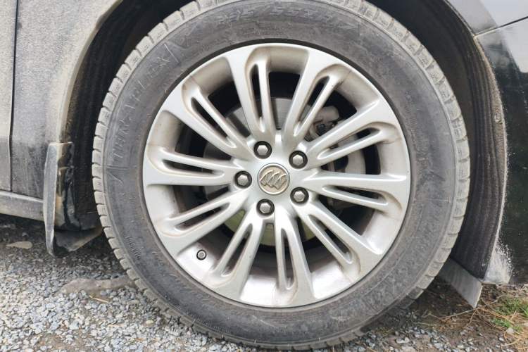 Used Buick LaCrosse 2016 20T Luxury Model Right Front Wheel Hub