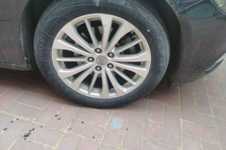 Used Buick LaCrosse 2016 Revised Version 28T Elite Edition Right Front Wheel Hub