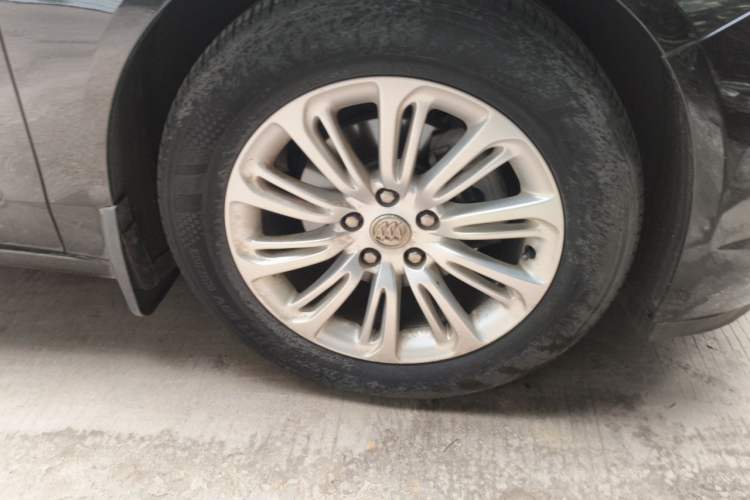 Used Buick LaCrosse 2016 20T Luxury Model Right Front Wheel Hub
