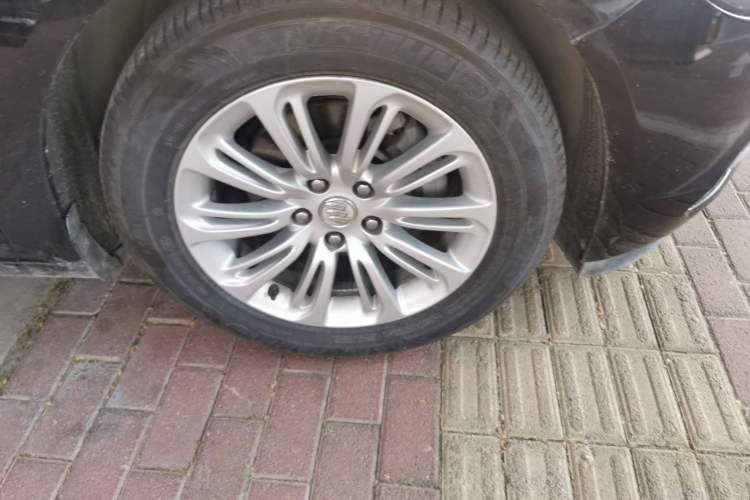 Used Buick LaCrosse 2016 20T Elite Edition Right Front Wheel Hub