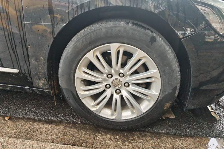 Used Buick LaCrosse 2016 20T Elite Edition Right Front Wheel Hub