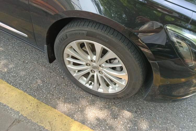 Used Buick LaCrosse 2016 28T Premium Edition Right Front Wheel Hub