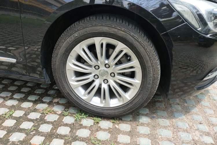 Used Buick LaCrosse 2016 Revised 20T Leading Edition Right Front Wheel Hub