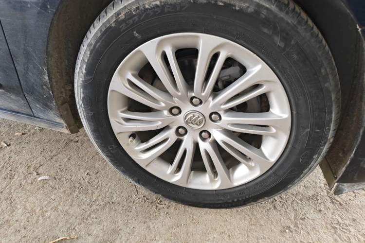 Used Buick LaCrosse 2016 20T Luxury Model Right Front Wheel Hub