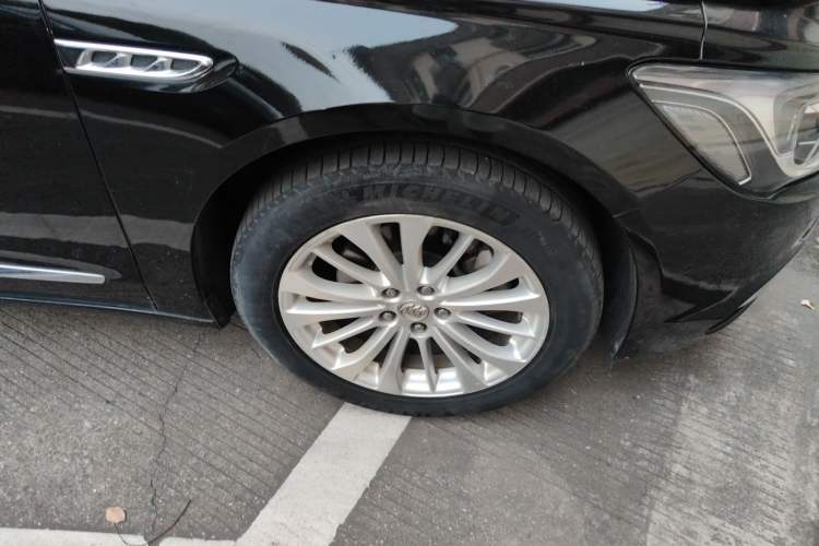 Used Buick LaCrosse 2016 Revised Version 28T Elite Edition Right Front Wheel Hub