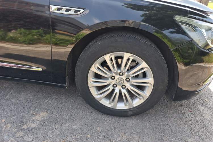 Used Buick LaCrosse 2016 20T Elite Edition Right Front Wheel Hub