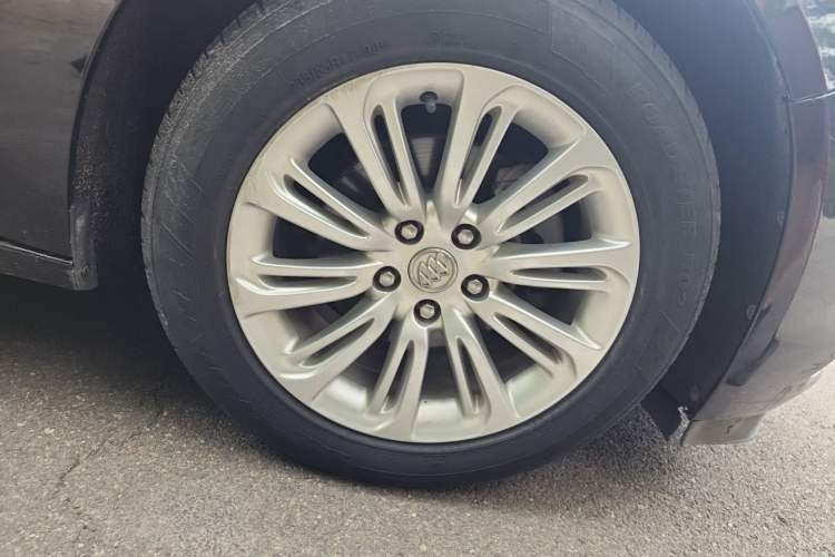Used Buick LaCrosse 2016 20T Elite Edition Right Front Wheel Hub