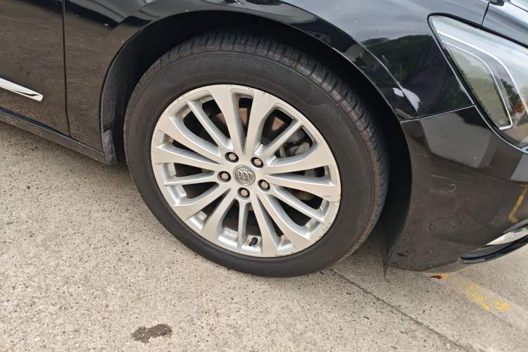 Used Buick LaCrosse 2016 28T Luxury Version Right Front Wheel Hub