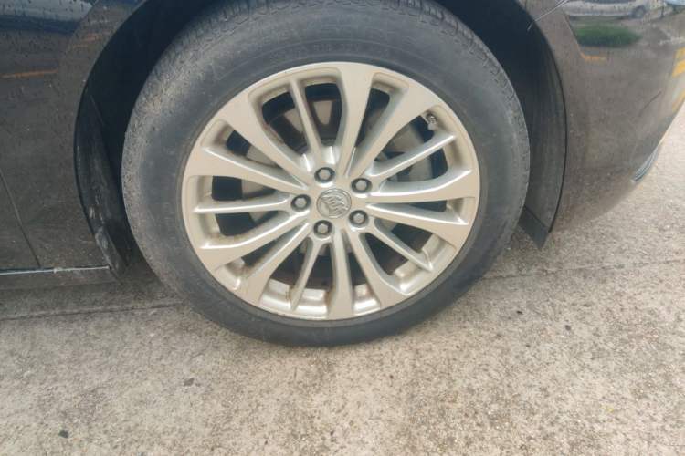 Used Buick LaCrosse 2016 Revised Version 28T Elite Edition Right Front Wheel Hub