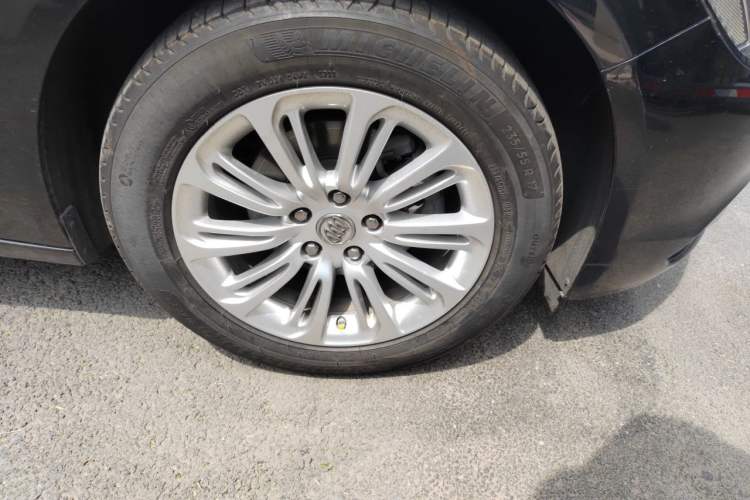Used Buick LaCrosse 2016 20T Elite Edition Right Front Wheel Hub