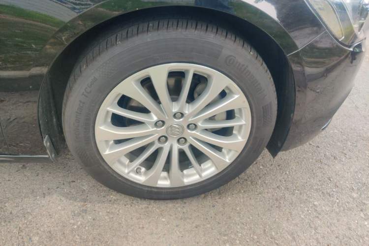 Used Buick LaCrosse 2016 Revised Version 28T Elite Edition Right Front Wheel Hub