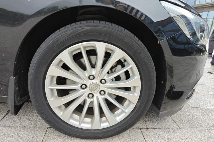 Used Buick LaCrosse 2016 28T Premium Edition Right Front Wheel Hub