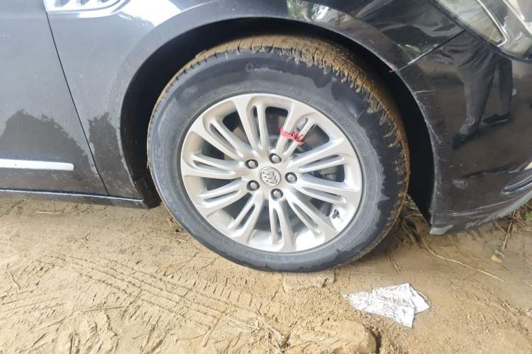 Used Buick LaCrosse 2016 20T Luxury Model Right Front Wheel Hub