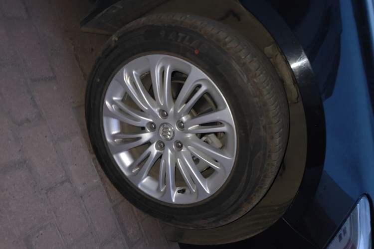 Used Buick LaCrosse 2016 20T Luxury Model Right Front Wheel Hub