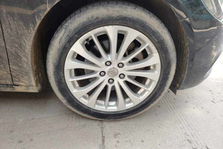 Used Buick LaCrosse 2016 Revised Version 28T Elite Edition Right Front Wheel Hub