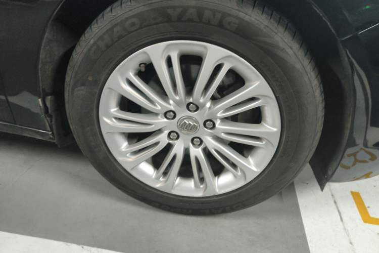 Used Buick LaCrosse 2016 20T Leading Model Right Front Wheel Hub