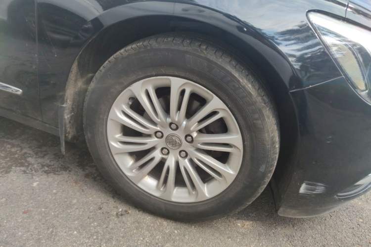 Used Buick LaCrosse 2016 20T Luxury Model Right Front Wheel Hub