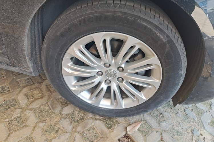 Used Buick LaCrosse 2016 Revised 20T Leading Edition Right Front Wheel Hub