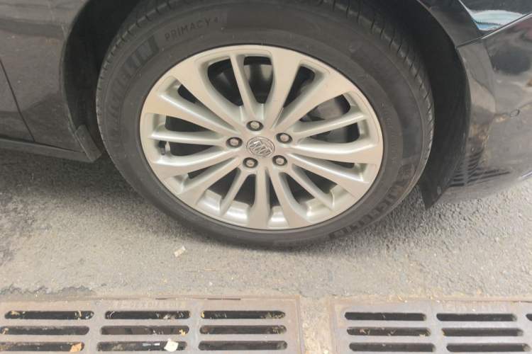 Used Buick LaCrosse 2016 28T Luxury Version Right Front Wheel Hub