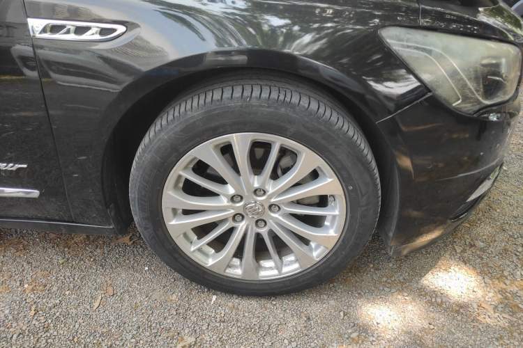 Used Buick LaCrosse 2016 28T Luxury Version Right Front Wheel Hub