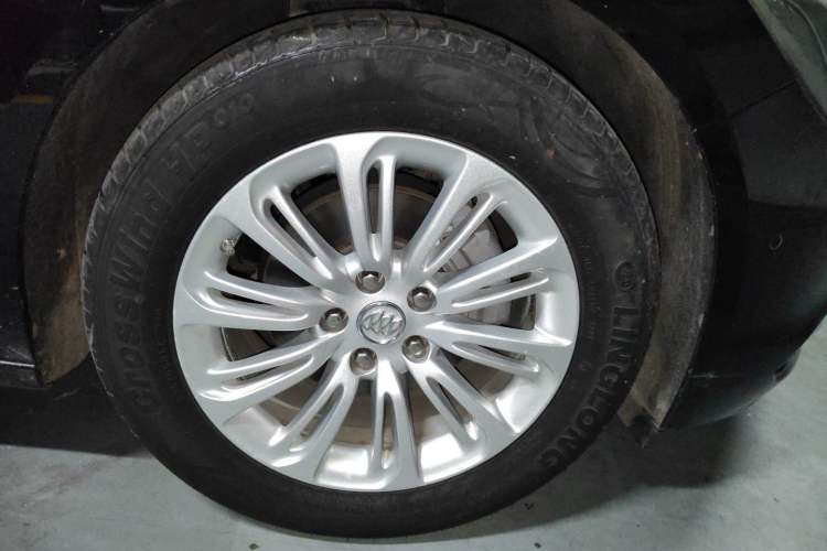Used Buick LaCrosse 2016 20T Luxury Model Right Front Wheel Hub