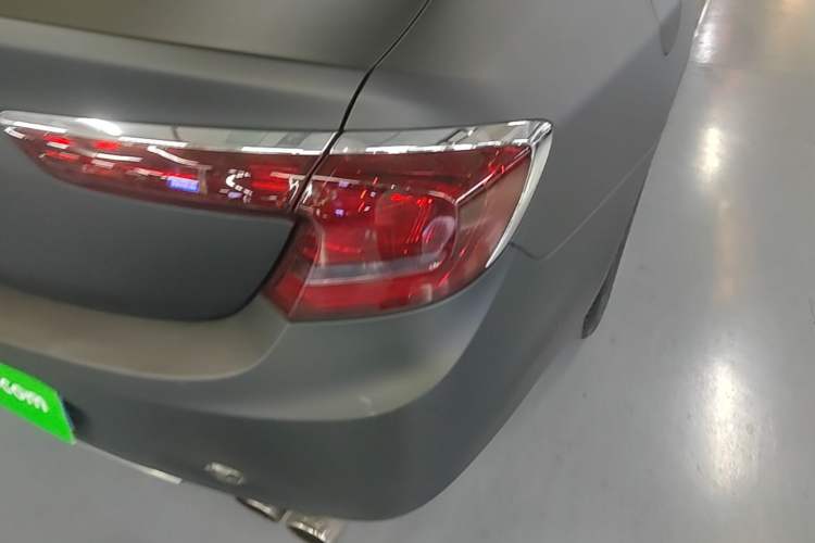 Used Buick LaCrosse 2016 28T Luxury Version Right Rear Taillight
