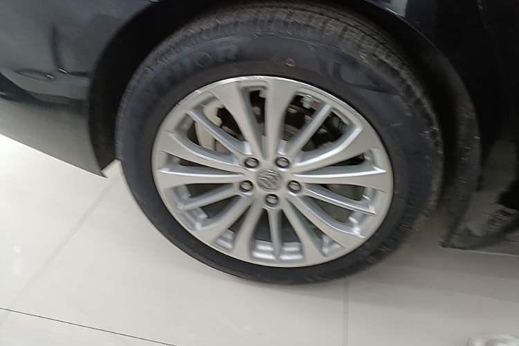 Used Buick LaCrosse 2016 28T Luxury Version Right Rear Wheel Hub