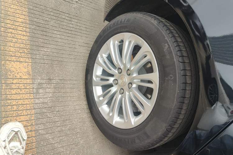 Used Buick LaCrosse 2016 20T Elite Edition Right Rear Wheel Hub