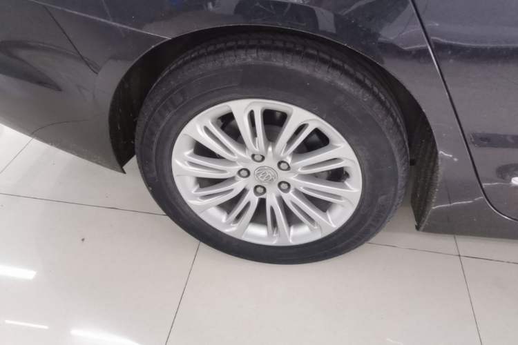 Used Buick LaCrosse 2016 20T Elite Edition Right Rear Wheel Hub