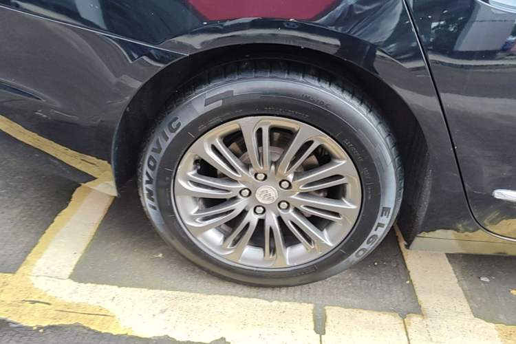 Used Buick LaCrosse 2016 20T Elite Edition Right Rear Wheel Hub