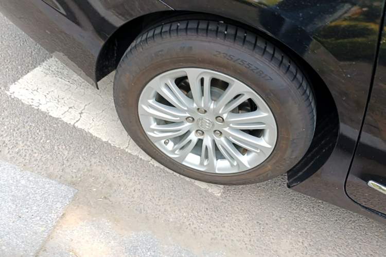 Used Buick LaCrosse 2016 20T Elite Edition Right Rear Wheel Hub