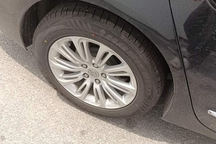 Used Buick LaCrosse 2016 Revised 20T Leading Edition Right Rear Wheel Hub
