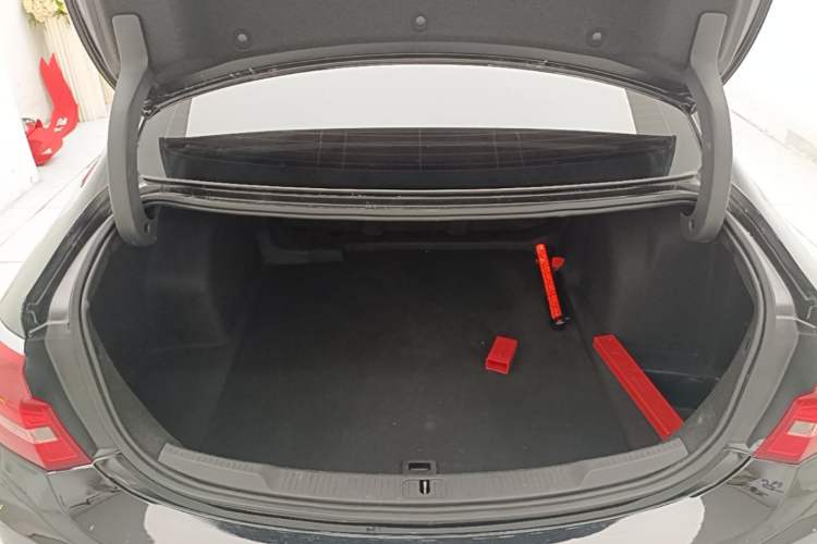Used Buick LaCrosse 2016 28T Luxury Version Trunk