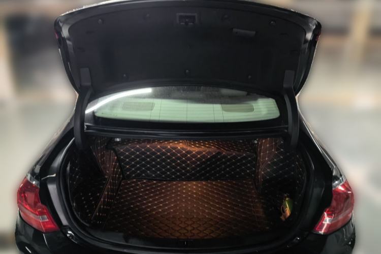 Used Buick LaCrosse 2016 30H Luxury Version Trunk