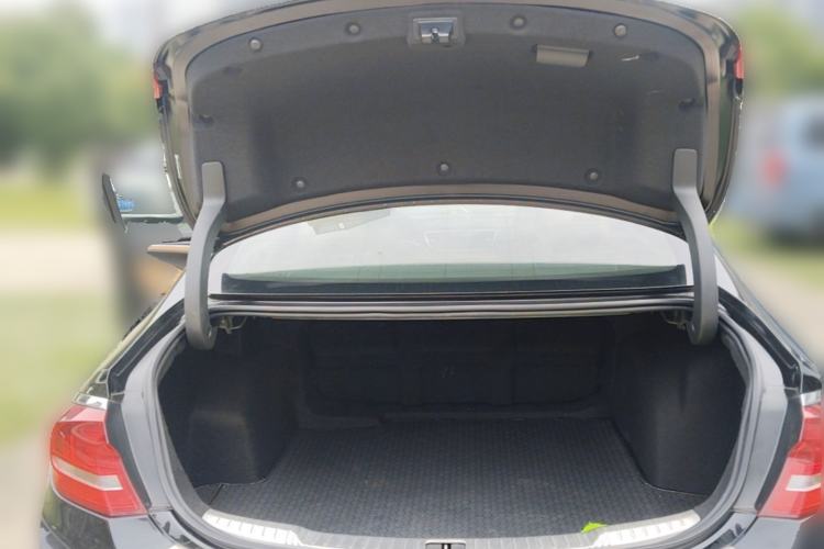 Used Buick LaCrosse 2016 28T Premium Edition Trunk