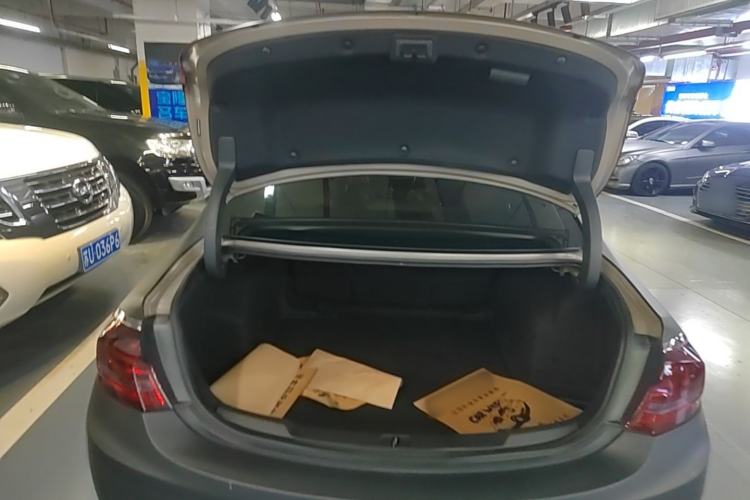 Used Buick LaCrosse 2016 28T Luxury Version Trunk