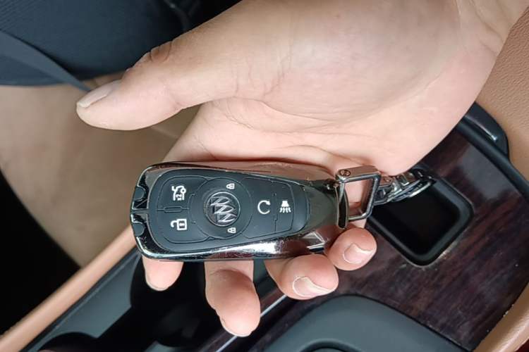 Used Buick LaCrosse 2016 28T Premium Edition Vehicle Key