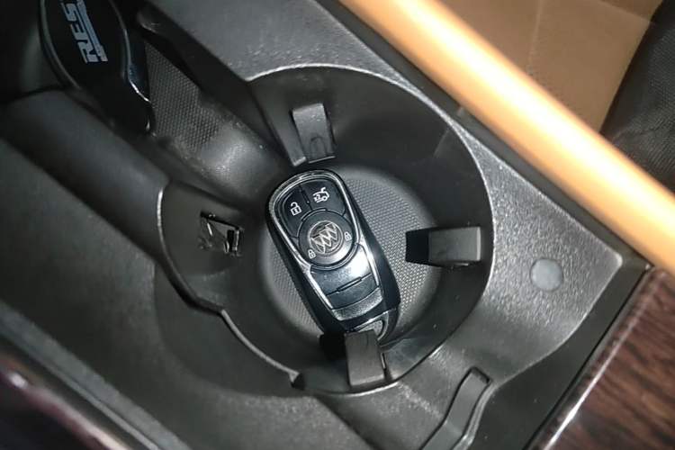 Used Buick LaCrosse 2016 28T Luxury Version Vehicle Key
