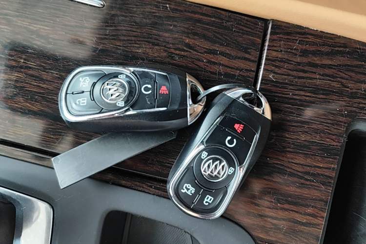 Used Buick LaCrosse 2016 20T Luxury Model Vehicle Key