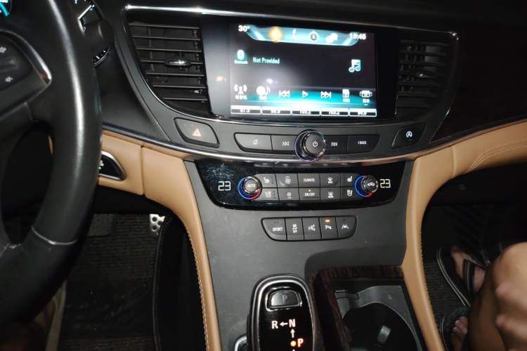 Used Buick LaCrosse 2016 28T Flagship Model Audio And AC Panel