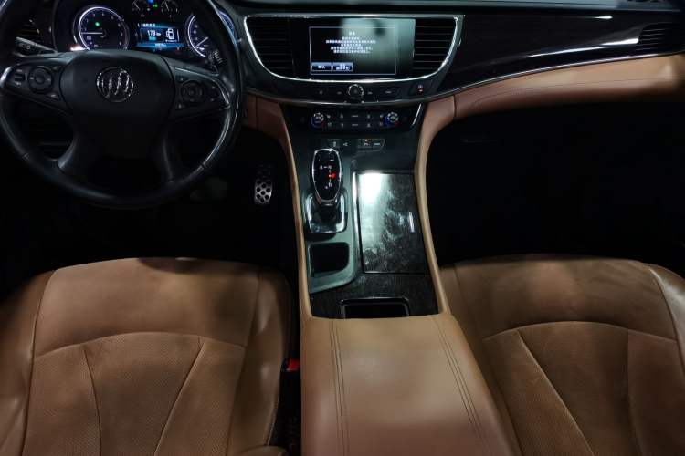Used Buick LaCrosse 2016 28T Premium Edition Audio And AC Panel